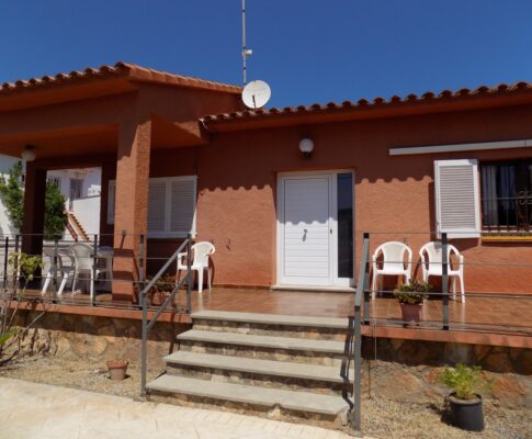 House for rent in Riells L’Escala residential neighborhood.