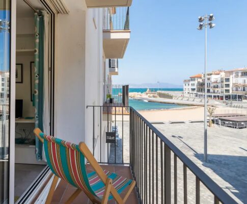 Apartment to rent in L’Escala Seafront