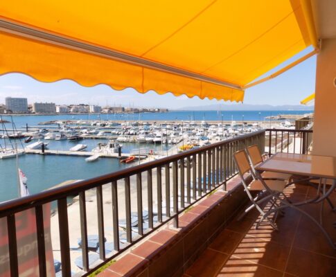 Apartament espaiòs per llogar amb vistes platja Riells