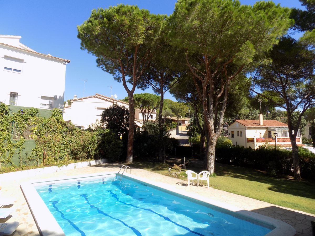 Villa à louer avec jardin piscine privée à L’Escala