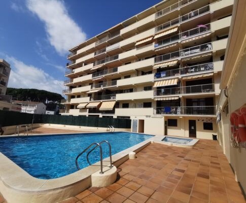 APPARTEMENT À 50 MÈTRES DE LA PLAGE AVEC PISCINE, ASCENSEUR ET GRANDE TERRASSE