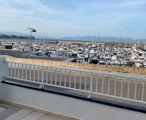 Planta baja en alquiler primera linea club nautico