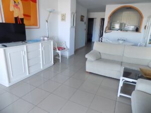 Planta baixa per llogar primera linea club nautic