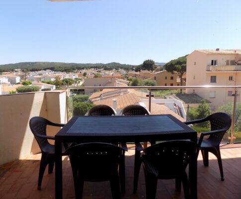 3 bedroom apartment 300 meters from Riells beach