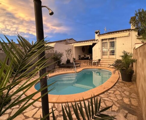 CASA APARELLADA, REFORMADA, AMB PISCINA I GARATGE