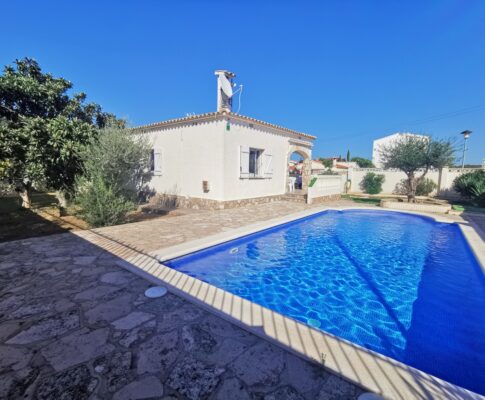 CASA UNIFAMILIAR PLANTA BAIXA AMB 610m2 DE TERRENY I PISCINA