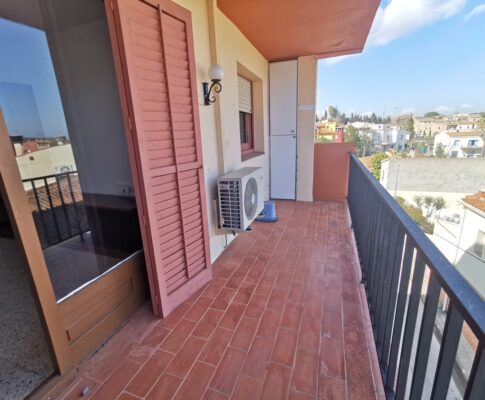 APARTAMENT A CAMALLERA AMB TERRASSA I ALARMA