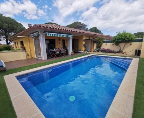CASA A RIELLS DE DALT AMB PISCINA PRIVADA ORIENTADA PLE SUD