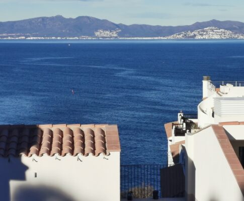 ATIC DUPLEX AL CASC ANTIC AMB PLAÇA DE PARQUING-AMPLIA TERRASSA-ASCENSOR- PISCINA I TERRASSA COMUNITARIA