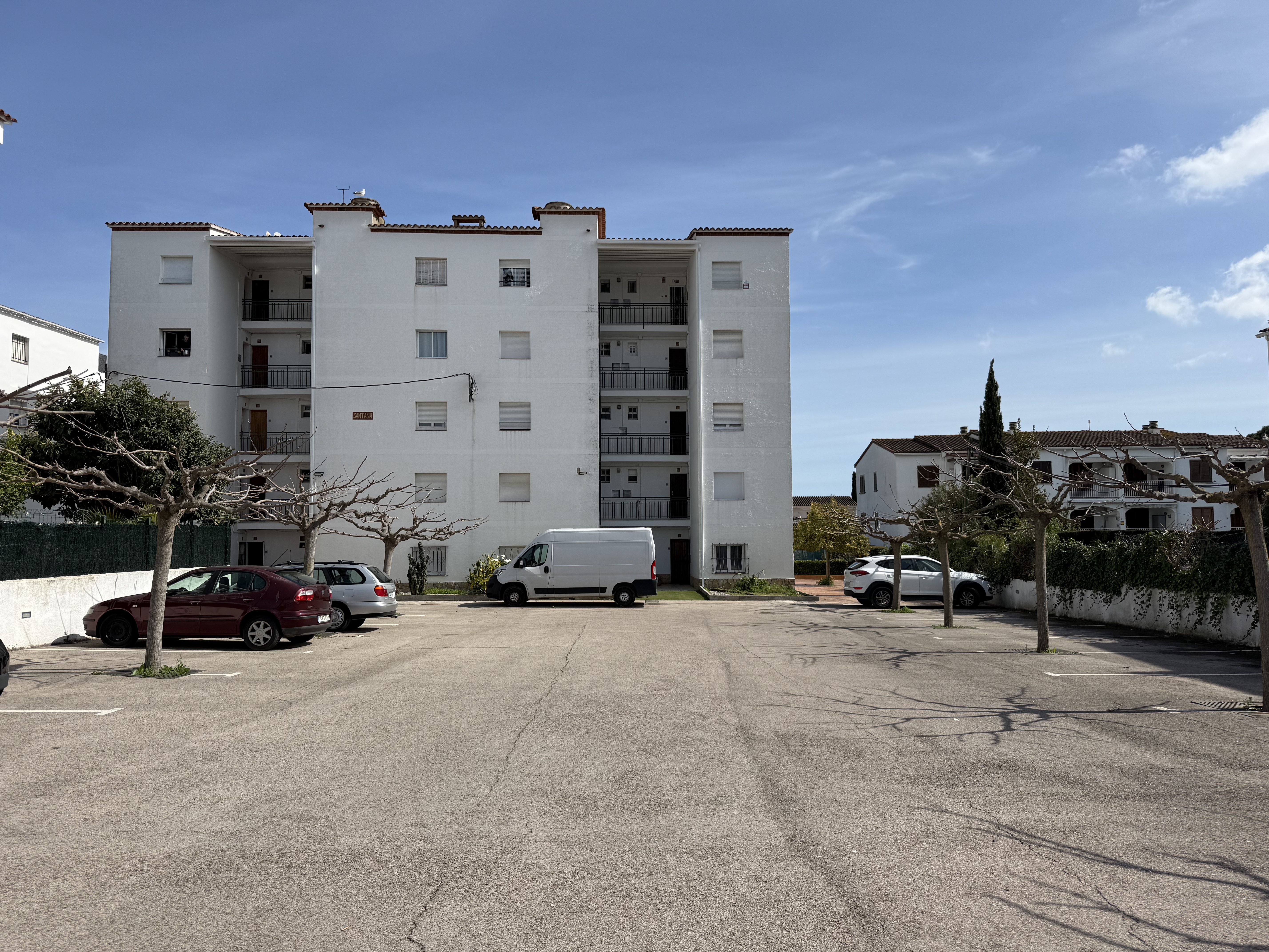 ESTUDI PLANTA BAIXA A 300 metres DE LA PLATJA AMB PARQUING COMUNITARI