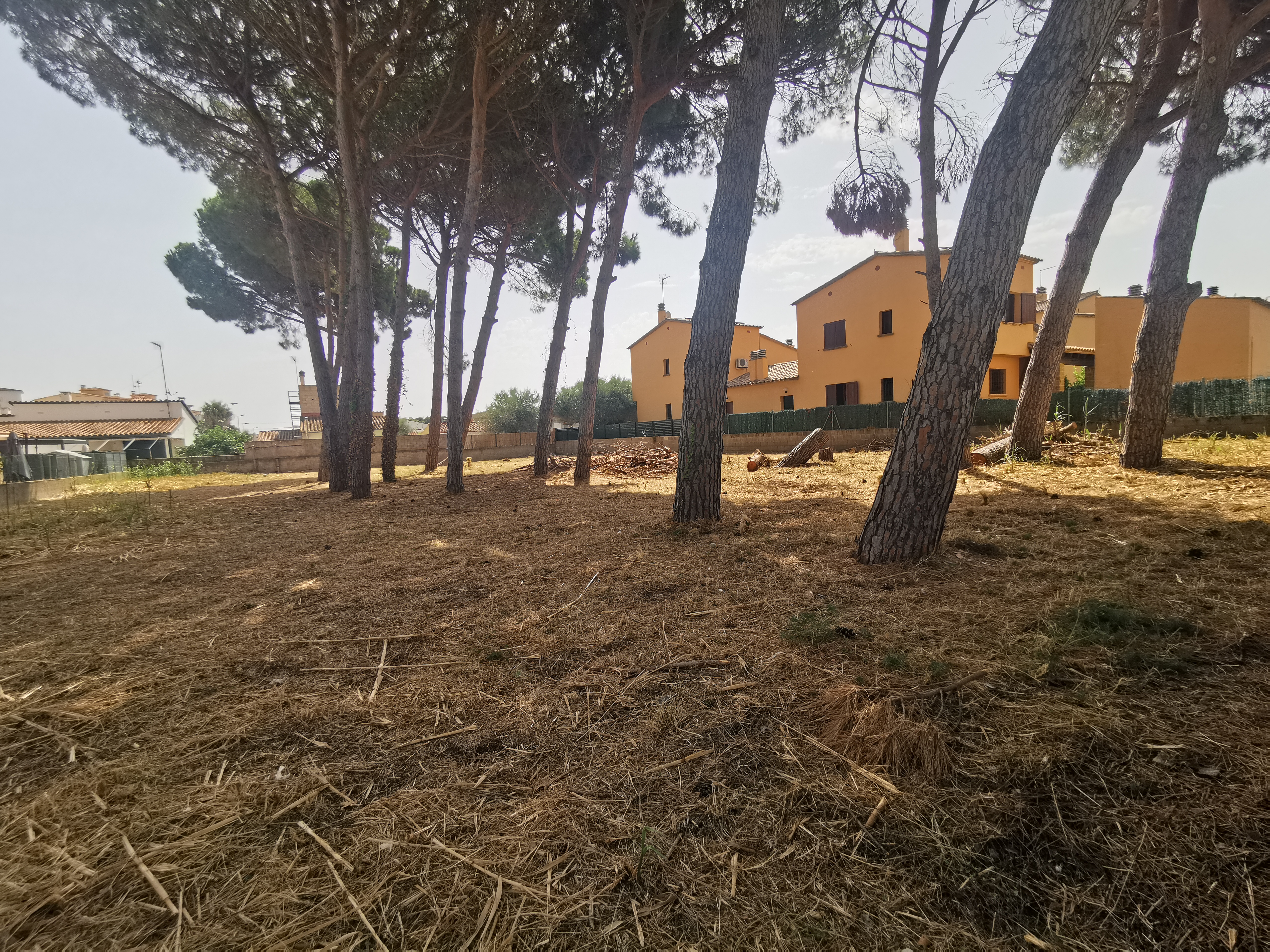 TERRENY DE 1.148m2- L’ESCALA A 200mts DE LA PLATJA